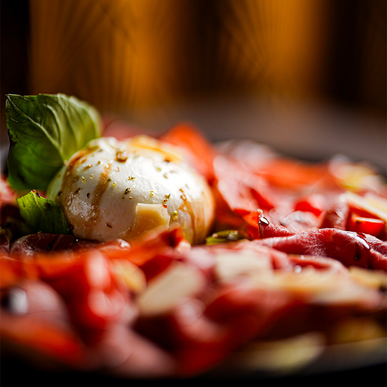 Salade et burrata crémeuse restaurant italien